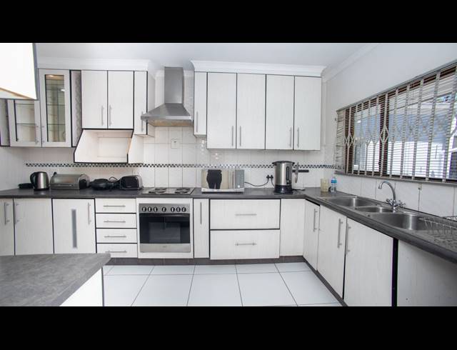 4 BEDROOM HOUSE FOR SALE IN BONNIE DOON